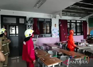 Plafon Bangunan SD di Jakut Roboh saat Siswa Menikmati MBG