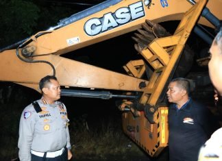 Polda Riau Kembali Kerahkan Tiga Alat Berat untuk Bantu Pemulihan Banjir Palembayan Agam