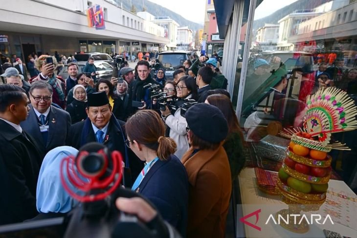 Prabowo sambangi Paviliun Indonesia di World Economic Forum Davos ok