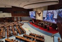 Rapat Paripurna DPR Setujui Adies Kadir menjadi Hakim MK dari DPR