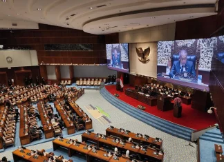 Rapat Paripurna DPR Setujui Adies Kadir menjadi Hakim MK dari DPR
