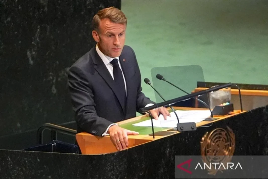 Respon tarif AS soal Greenland, Macron desak terapkan Anti-Koersi UE