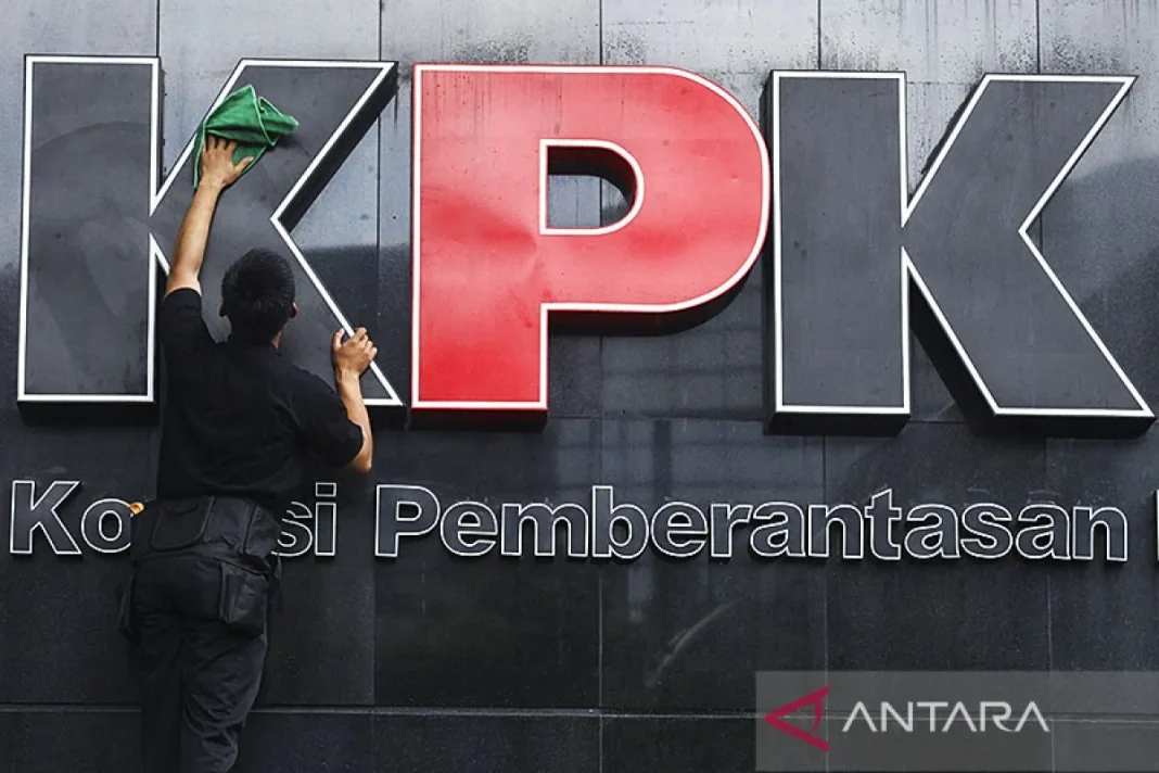 Selain Wali Kota Madiun, KPK tangkap ASN dan pihak swasta