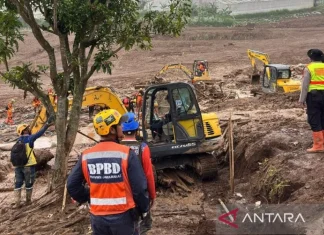 Tim SAR Tambah Alat Berat Percepat Pencarian 32 Korban Longsor Cisarua Bandung