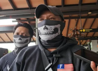 Bandar Narkoba Koko Erwin Melawan saat Ditangkap