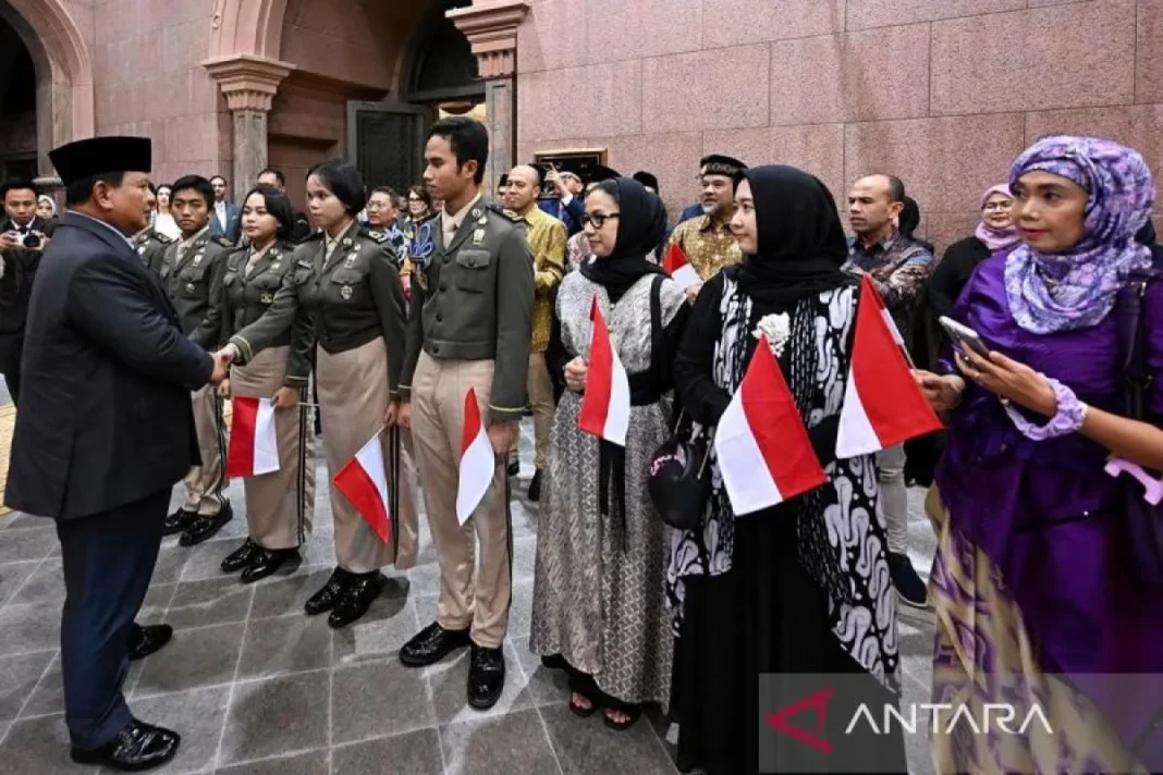 Diaspora Indonesia sambut kedatangan Presiden Prabowo di Abu Dhabi