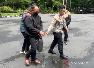 Enam Tersangka terkait Kasus Narkoba AKBP Didik Dibawa ke Bareskrim