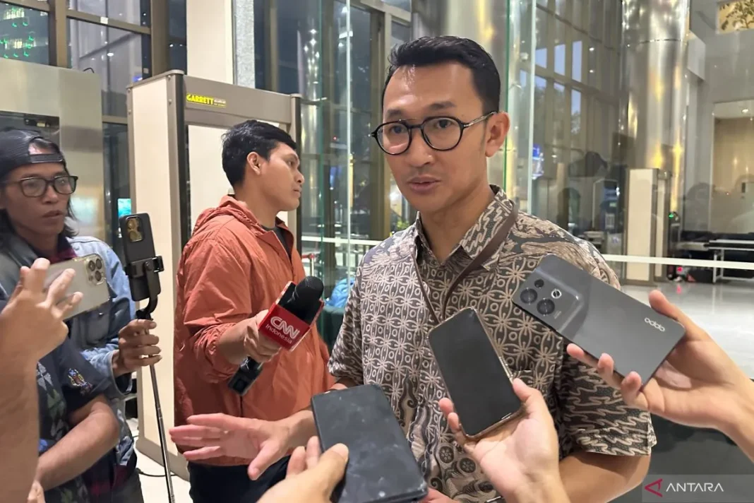 KPK sita miliaran rupiah dan tiga kg emas dalam OTT Ditjen Bea Cukai