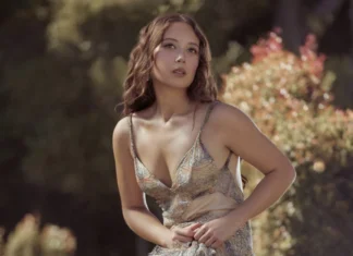 Laufey Umumkan Edisi Deluxe Album A Matter of Time dan Rilis Lagu Baru