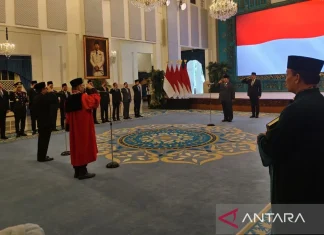 Prabowo Saksikan Pengucapan Sumpah Adies Kadir jadi Hakim MK