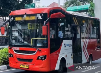 Transjakarta Setop Operasional sejumlah Rute Layanan Imbas Banjir