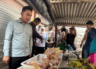 Gibran Cek Pasar di Tuban Pastikan Pasokan Bahan Pokok tetap Terjaga