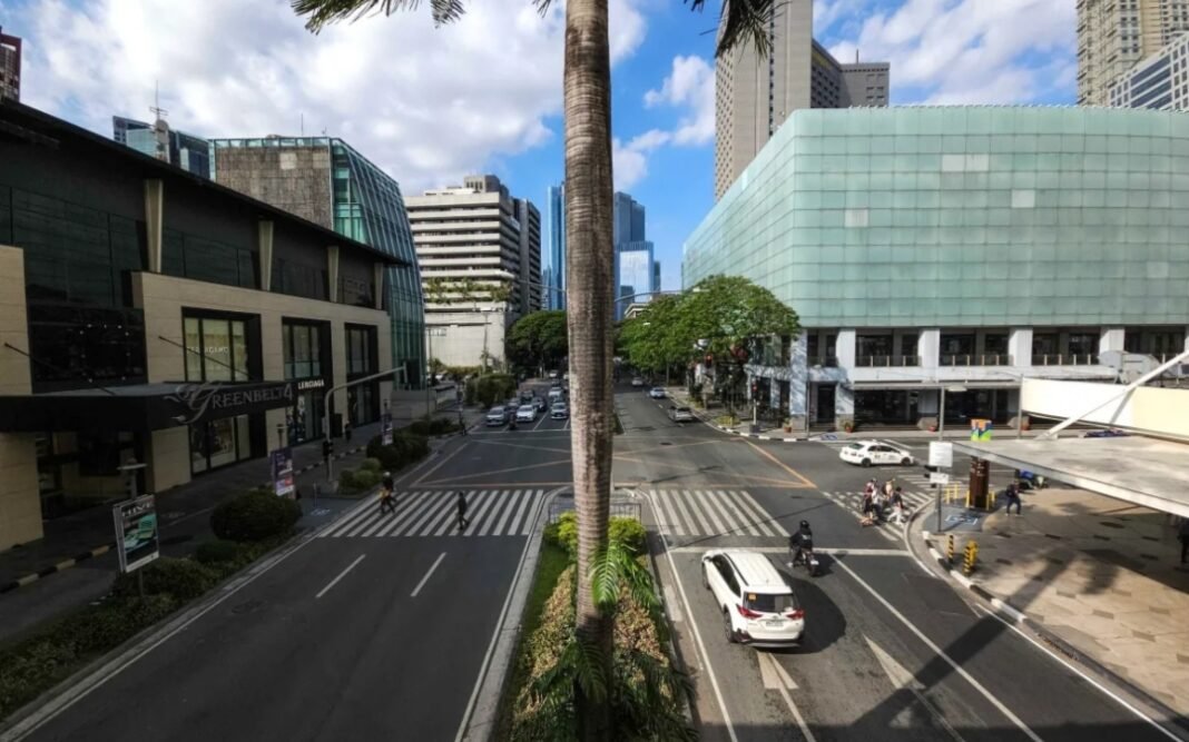 Harga BBM Naik Gila-Gilaan, Sepinya Jalanan di Manila Bak Kota Hantu