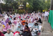 Jamaah Padati Tempat Shalat Idul Fitri di Jaktim