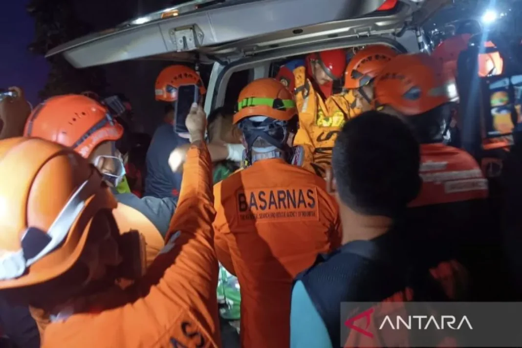 Longsoran sampah di Bantargebang karena hujan lebat dengan durasi lama