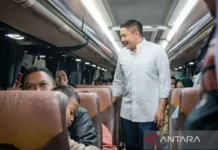 Seskab dan Menhub Tinjau Puncak Arus Balik di Terminal Pulo Gebang