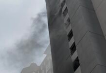 Apartemen Mediterania Tanjung Duren Terbakar, Penghuni Panik saat Dievakuasi!