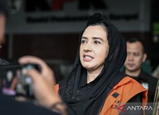 KPK Periksa Suami Fadia Arafiq yang juga Anggota DPR RI Ashraff Abu
