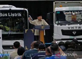 Prabowo Harap Indonesia Produksi Massal Sedan Listrik pada 2028
