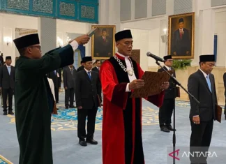 Prabowo Saksikan Pengucapan Sumpah Liliek Prisbawono sebagai Hakim MK
