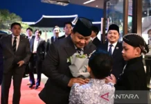 Presiden Prabowo Disambut Hangat Anak-anak Indonesia di Seoul