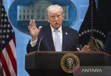 Trump Pertimbangkan Lanjutkan Serangan Terbatas ke Iran