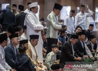 Gibran dan Keluarga Shalat Idul Adha di Masjid Istiqlal