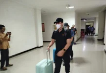 KPK Bawa Tiga Koper Dokumen usai Geledah Dinkes-Dindik Ponorogo
