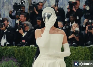 Katy Perry Tampil Bertopeng di Met Gala 2026