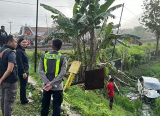 Kereta Temper Mobil di Grobogan, Empat Orang Tewas