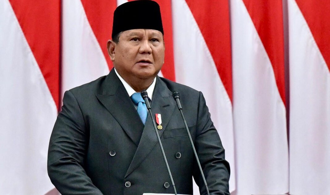 Seragam Hijau dan Coklat Kena Sentil Prabowo saat Minta Menteri Tertibkan Bekingan Birokrat