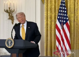 Trump ingin Hak Veto atas Investasi Rusia dan China di Greenland