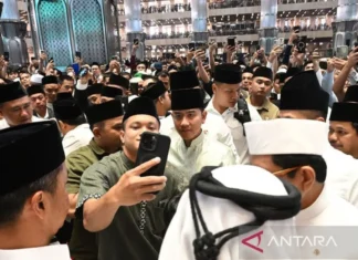 Wapres Gibran Sapa Masyarakat usai Shalat Idul Adha di Masjid Istiqlal