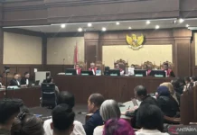Hakim Ringkas Vonis Nadiem yang Setebal 1.146 Halaman