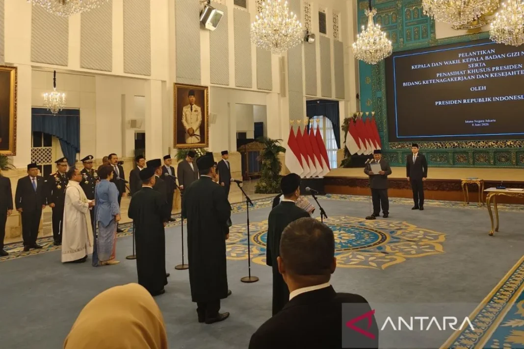 Prabowo lantik Nanik Deyang, Agustina, dan Trenggono jadi pimpinan BGN