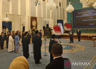 Presiden Prabowo Lantik Nanik Deyang, Agustina, dan Trenggono jadi Pimpinan BGN