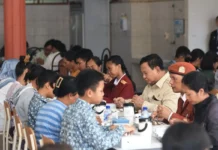 Prabowo Santap MBG Bersama Pelajar Sekolah Rakyat di Tabanan