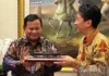 Prabowo terima Menhan Jepang, Dihadiahi Suvenir Kapal Perang Mikasa