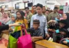 Wapres Belanja Kebutuhan Sekolah Bersama Anak Yatim di Gorontalo