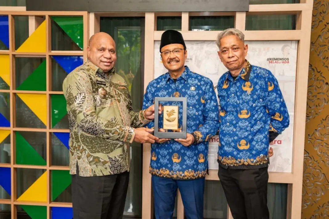 Gubernur Papua usul guru lokal mengajar di Sekolah Rakyat