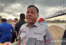 Bupati-Sekda Kuansing Menyerahkan Diri, dan Dibawa KPK dari Soetta