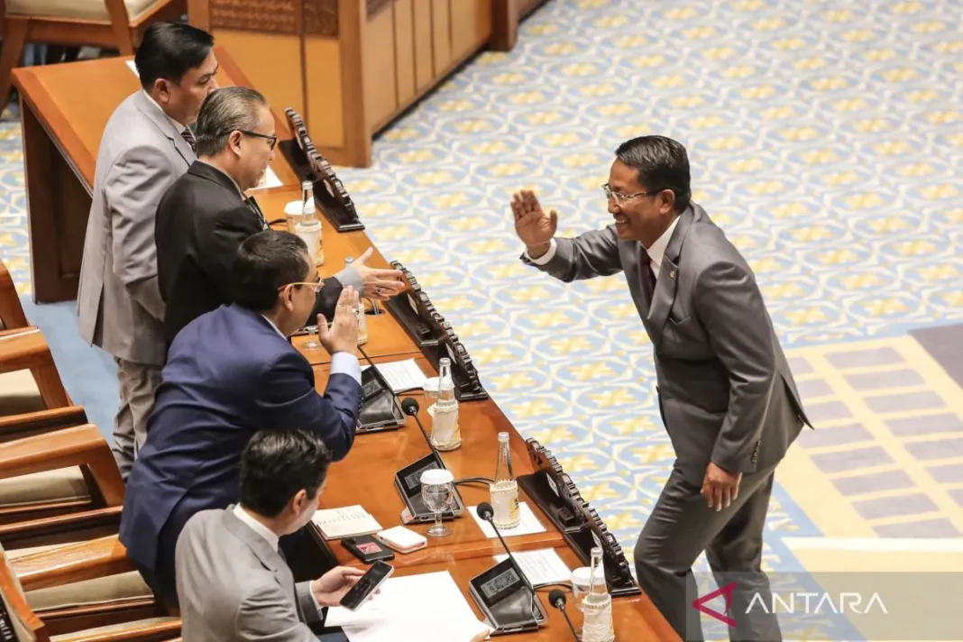 Menkum tegaskan tak mudah lepas maupun dapat status WNI