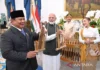 Presiden Prabowo Berikan Satu Set Angklung kepada PM Modi