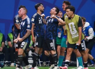 Tumbangkan Inggris 2-1, Argentina Segel Kemenangan Dramatis di Laga Sengit