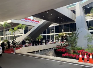 Sidang Tahunan MPR, Gibran dan Menteri-menteri Tiba di Kompleks Parlemen sebelum Jam 8