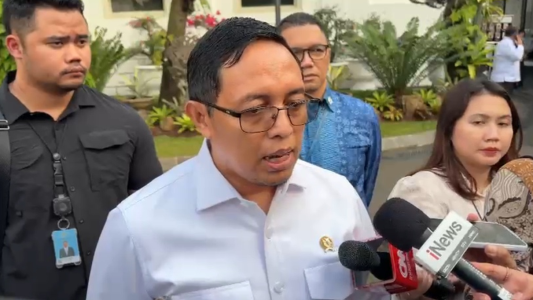 Heboh Pagar Mal Ditinggikan, Hasan Nasbi Minta Publik Tak Terjebak Berita Menakutkan