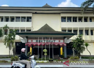KPK Sita Dokumen usai Geledah Delapan Rumah dan Rektorat Unsoed