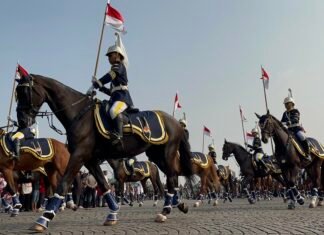 Kirab Bendera Pusaka Berangkat dari Monas Menuju Istana, Dikawal Pasukan Berkuda