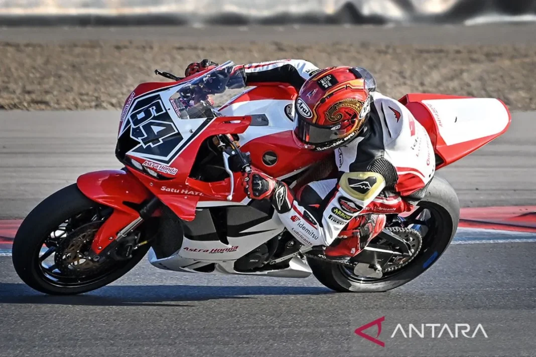 Mario Suryo Aji finis ke-22 di Moto2 GP Inggris 2026