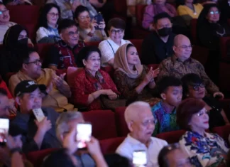 Megawati Hadiri Peluncuran Buku Otobiografi Erros Djarot